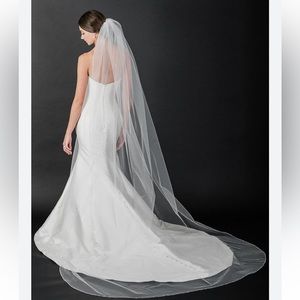 Bel Aire V7380C cathedral pearl and crystal Veil. Ivory